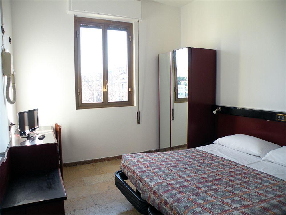 Hotel Virgilio Милан Экстерьер фото